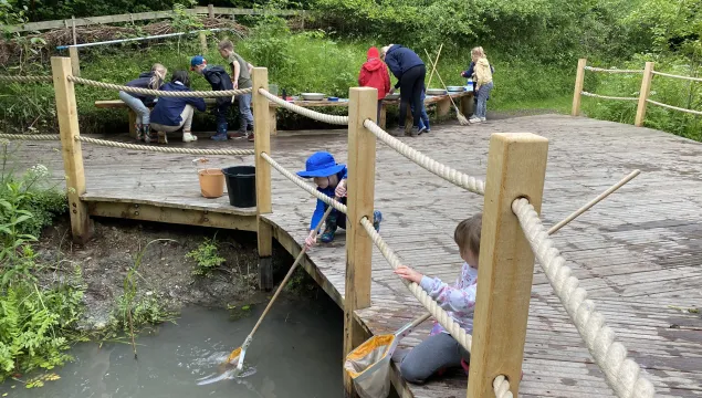 Holiday Club June 2022 pond dipping