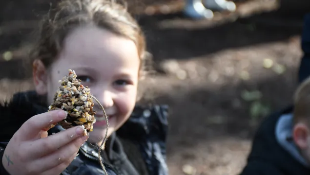 Pinecone making workshop - Seal